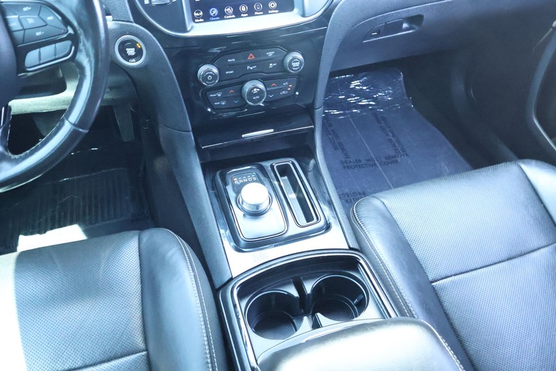 Chrysler 300 Vehicle Full-screen Gallery Image 33