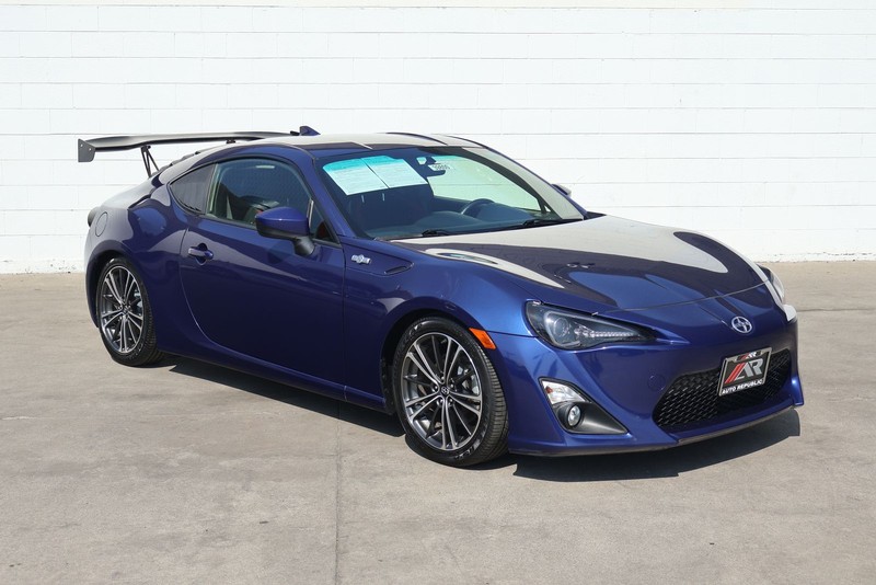 Scion FR-S Vehicle Full-screen Gallery Image 01