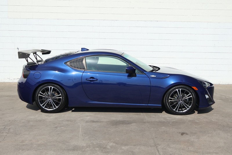 Scion FR-S Vehicle Full-screen Gallery Image 04