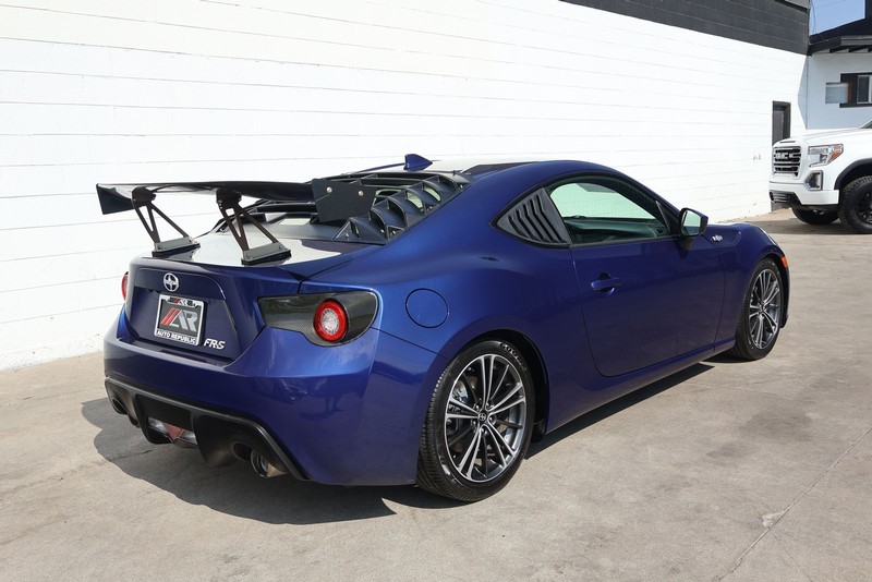 Scion FR-S Vehicle Full-screen Gallery Image 05