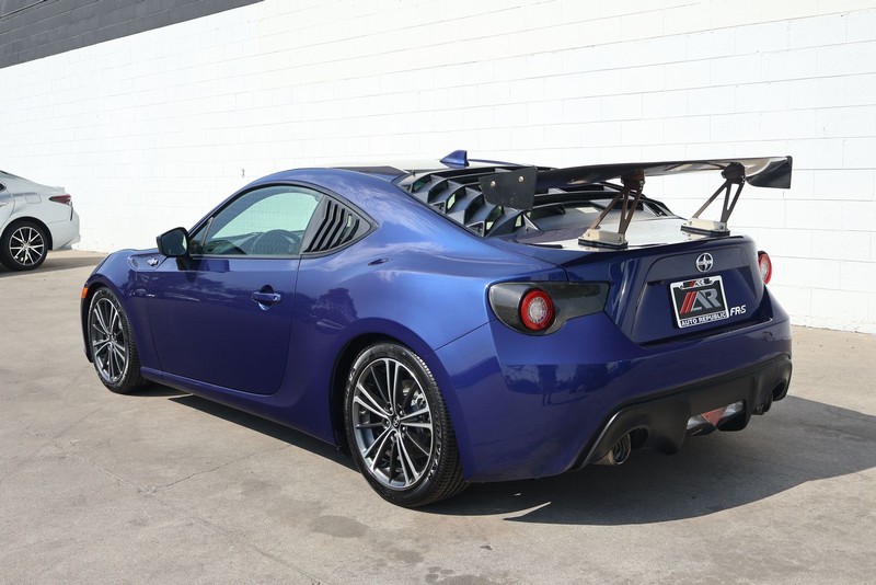 Scion FR-S Vehicle Full-screen Gallery Image 10