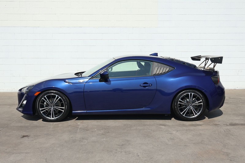 Scion FR-S Vehicle Full-screen Gallery Image 11
