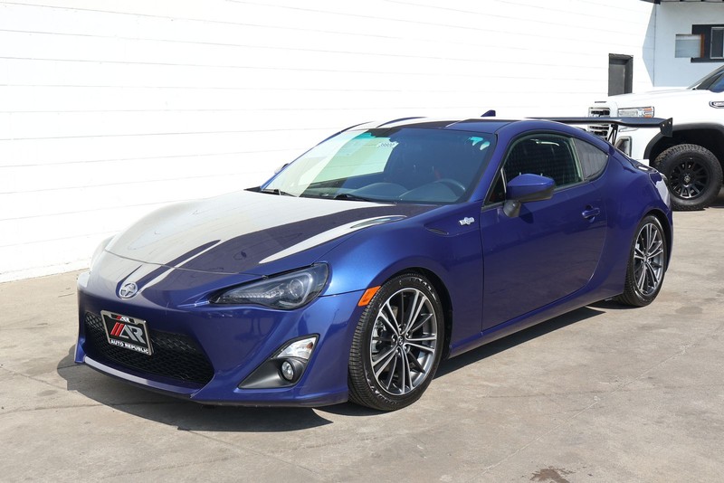 Scion FR-S Vehicle Full-screen Gallery Image 12