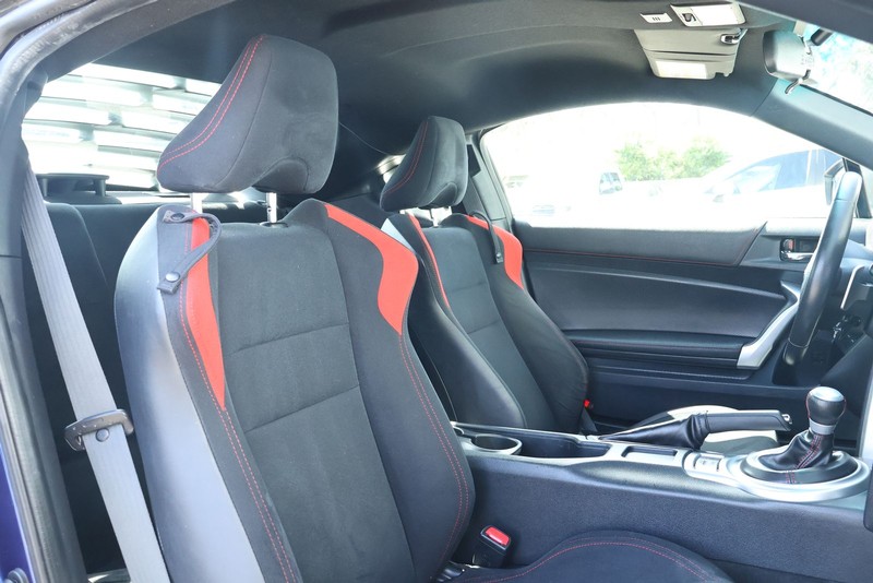 Scion FR-S Vehicle Full-screen Gallery Image 24