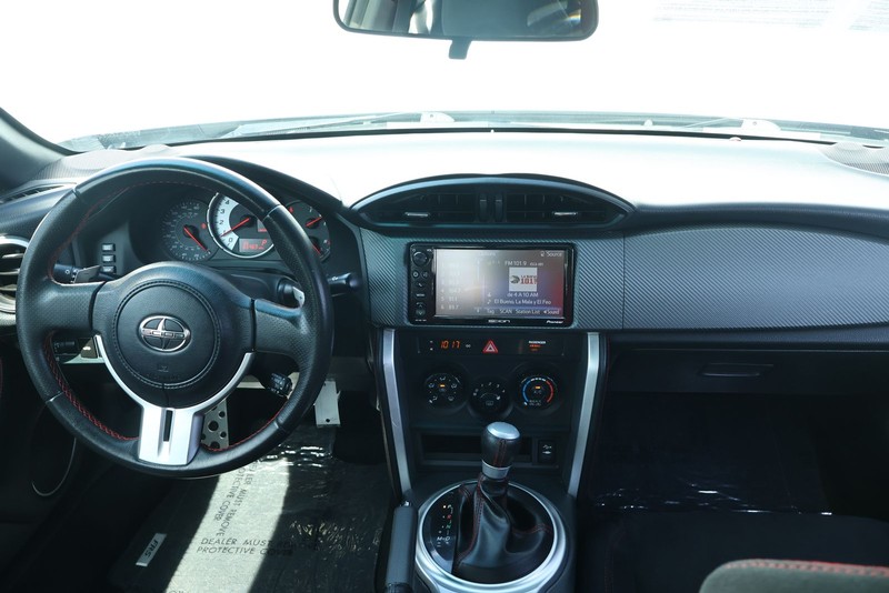 Scion FR-S Vehicle Full-screen Gallery Image 27