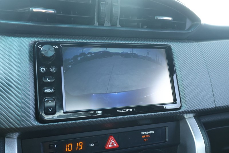 Scion FR-S Vehicle Full-screen Gallery Image 32
