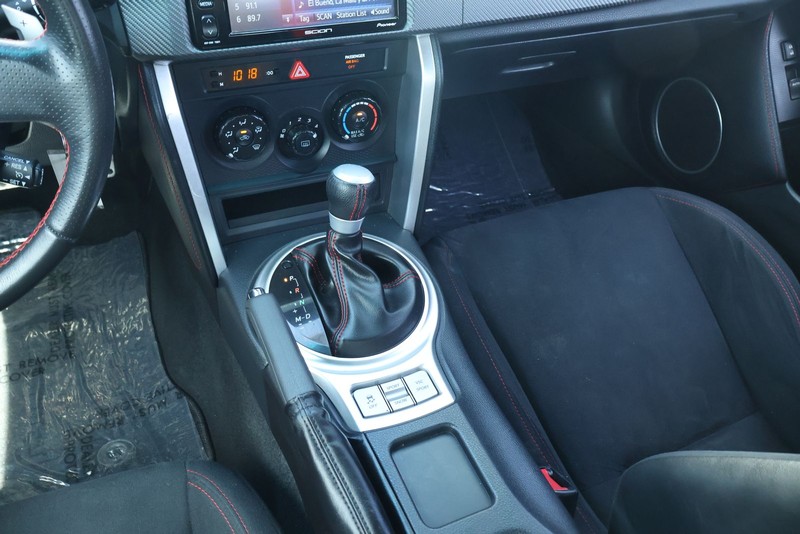 Scion FR-S Vehicle Full-screen Gallery Image 34