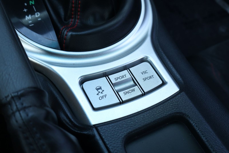 Scion FR-S Vehicle Full-screen Gallery Image 35