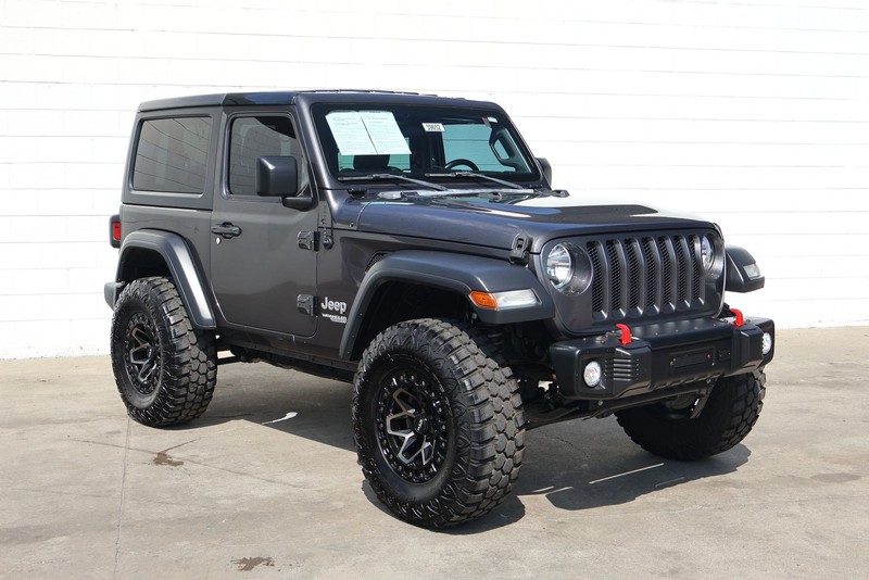 Jeep Wrangler Vehicle Full-screen Gallery Image 01