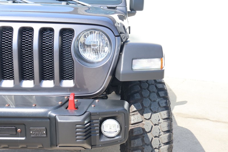 Jeep Wrangler Vehicle Full-screen Gallery Image 03