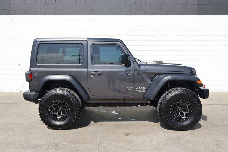 Jeep Wrangler Vehicle Full-screen Gallery Image 04