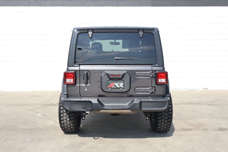 Jeep Wrangler Vehicle Full-screen Gallery Image 06