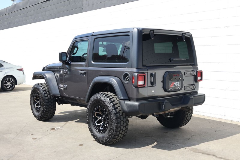 Jeep Wrangler Vehicle Full-screen Gallery Image 09