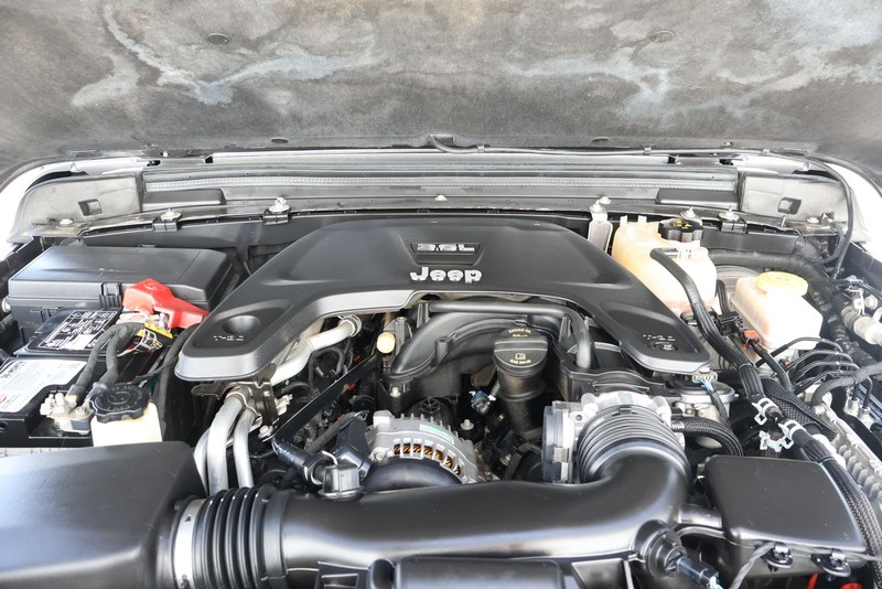 Jeep Wrangler Vehicle Full-screen Gallery Image 14