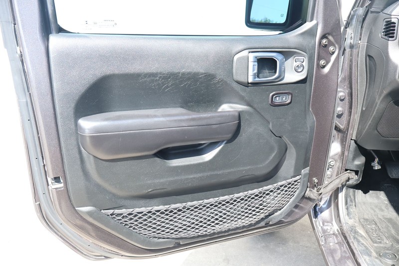 Jeep Wrangler Vehicle Full-screen Gallery Image 16