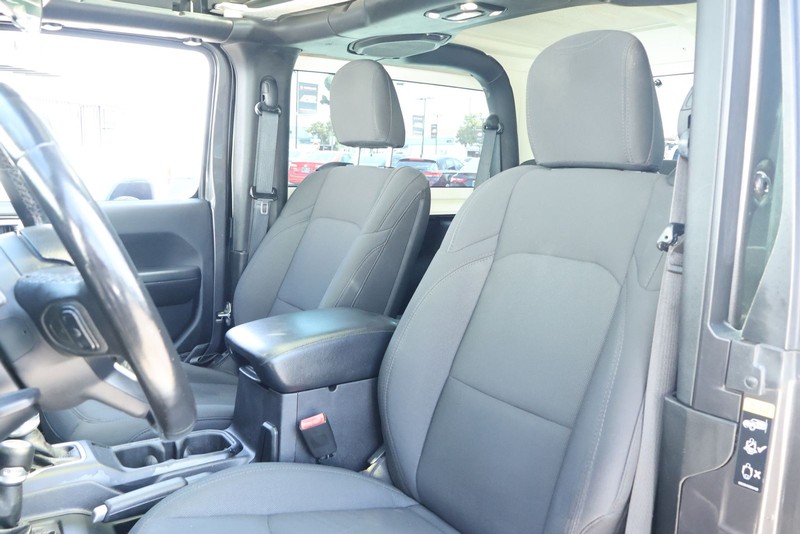 Jeep Wrangler Vehicle Full-screen Gallery Image 18