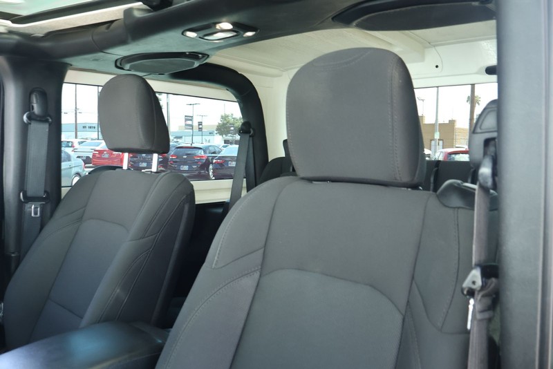 Jeep Wrangler Vehicle Full-screen Gallery Image 19