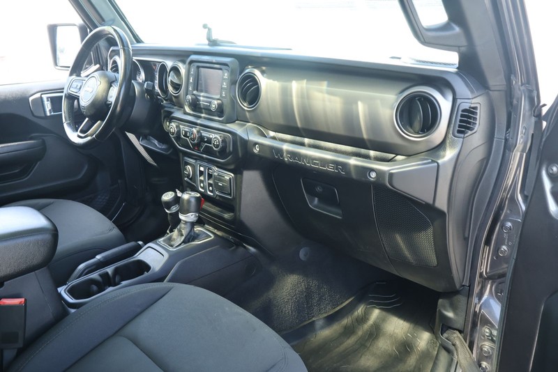 Jeep Wrangler Vehicle Full-screen Gallery Image 20