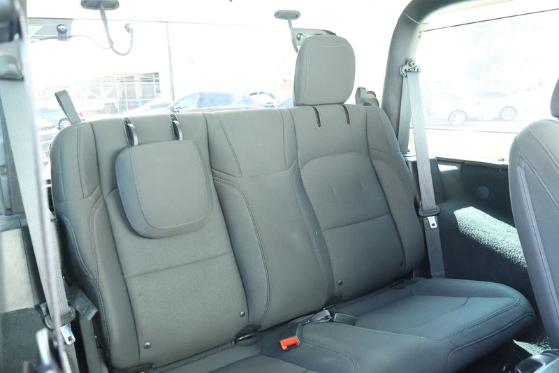 Jeep Wrangler Vehicle Full-screen Gallery Image 22