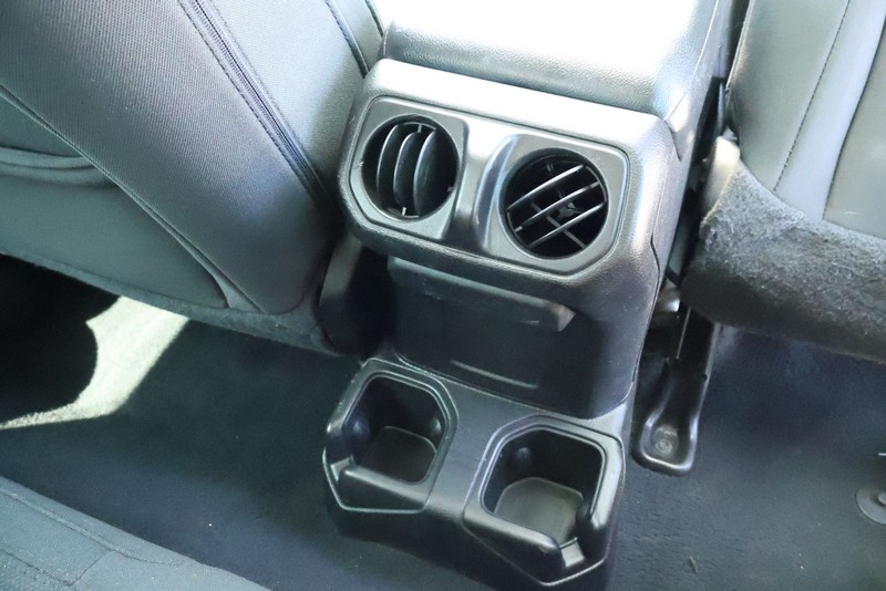 Jeep Wrangler Vehicle Full-screen Gallery Image 23