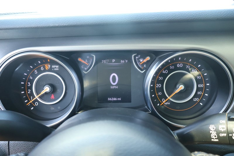 Jeep Wrangler Vehicle Full-screen Gallery Image 25