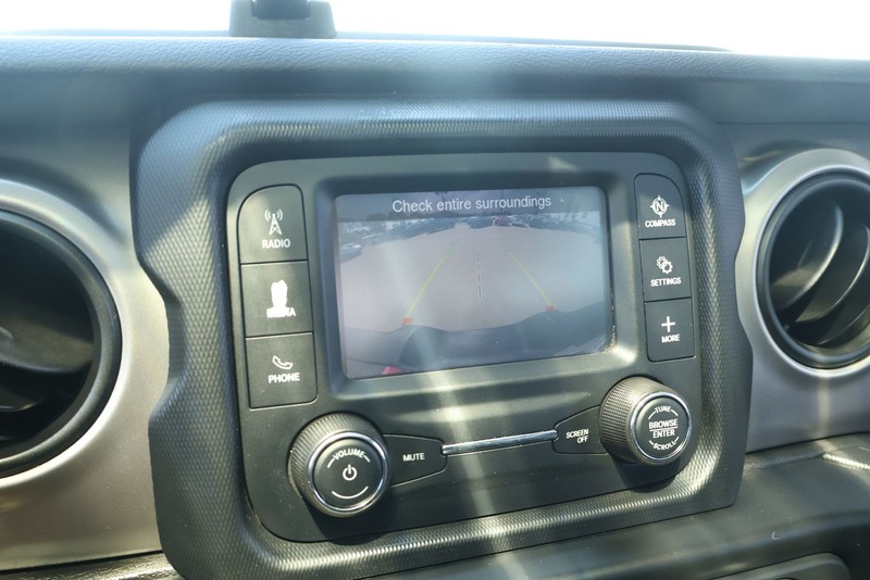 Jeep Wrangler Vehicle Full-screen Gallery Image 28