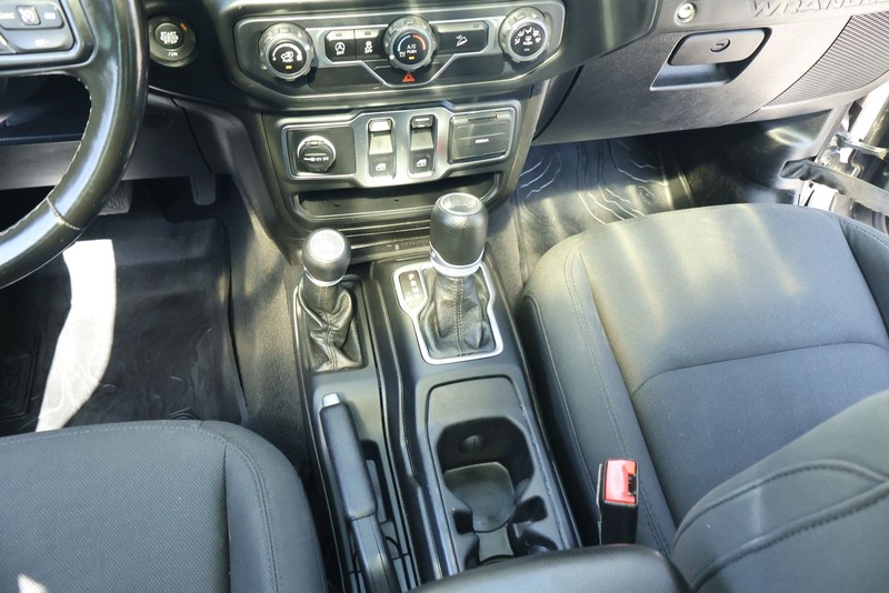 Jeep Wrangler Vehicle Full-screen Gallery Image 29