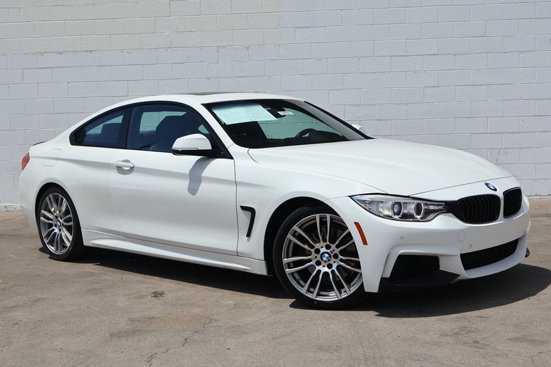 BMW 4 Series Vehicle Full-screen Gallery Image 01