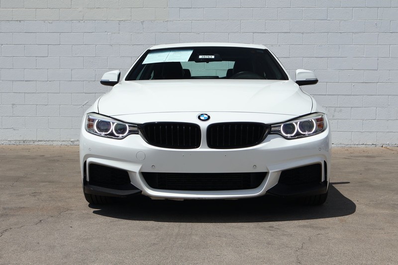 BMW 4 Series Vehicle Full-screen Gallery Image 02