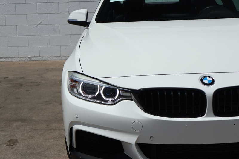 BMW 4 Series Vehicle Full-screen Gallery Image 03