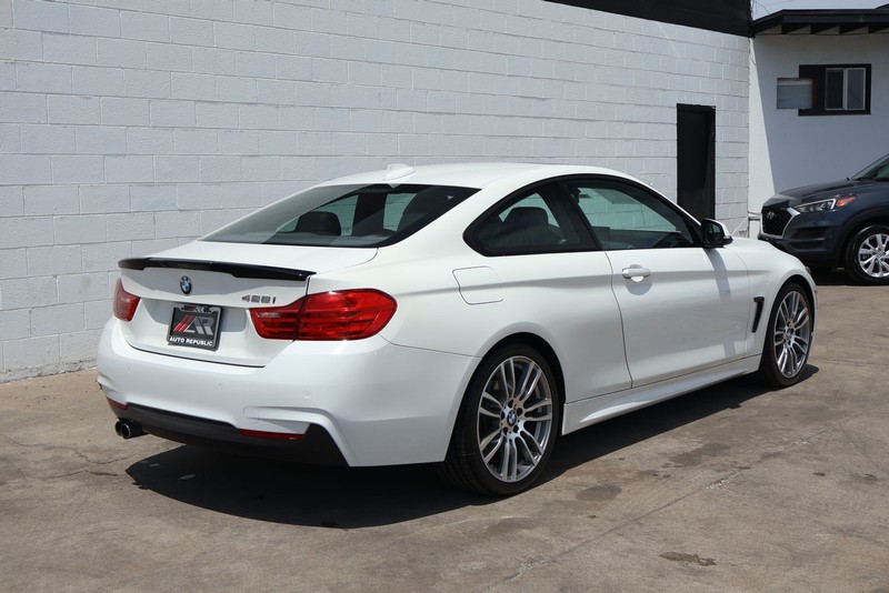 BMW 4 Series Vehicle Full-screen Gallery Image 05
