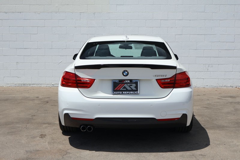 BMW 4 Series Vehicle Full-screen Gallery Image 06