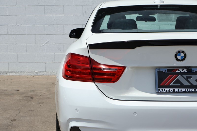 BMW 4 Series Vehicle Full-screen Gallery Image 07