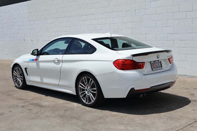 BMW 4 Series Vehicle Full-screen Gallery Image 09