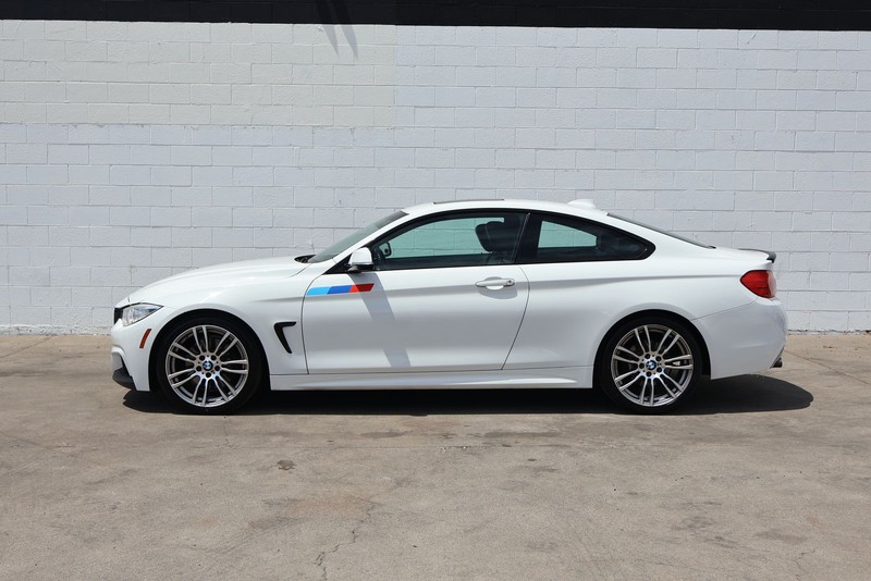 BMW 4 Series Vehicle Full-screen Gallery Image 10