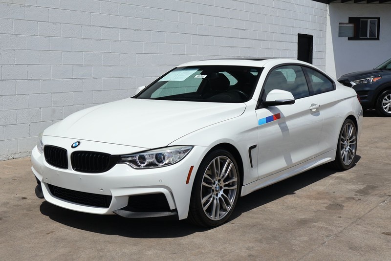 BMW 4 Series Vehicle Full-screen Gallery Image 11