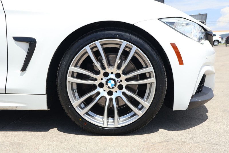 BMW 4 Series Vehicle Full-screen Gallery Image 13