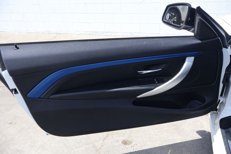 BMW 4 Series Vehicle Full-screen Gallery Image 14
