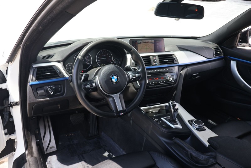 BMW 4 Series Vehicle Full-screen Gallery Image 15