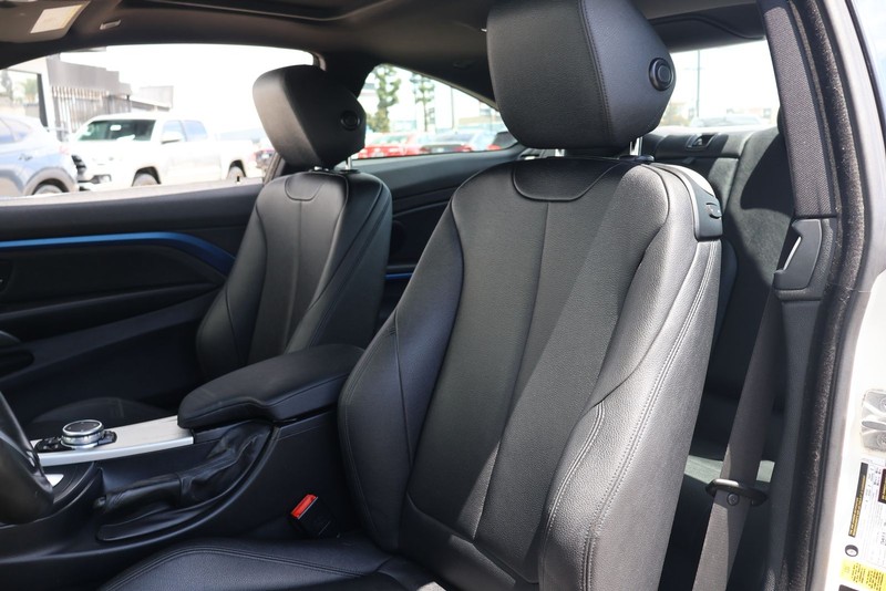 BMW 4 Series Vehicle Full-screen Gallery Image 16