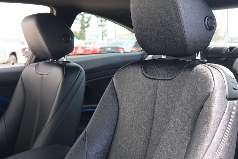 BMW 4 Series Vehicle Full-screen Gallery Image 17