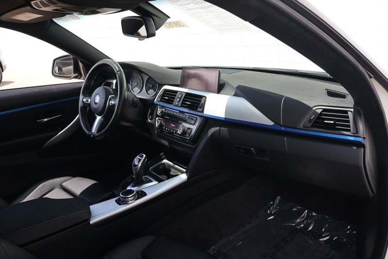 BMW 4 Series Vehicle Full-screen Gallery Image 18