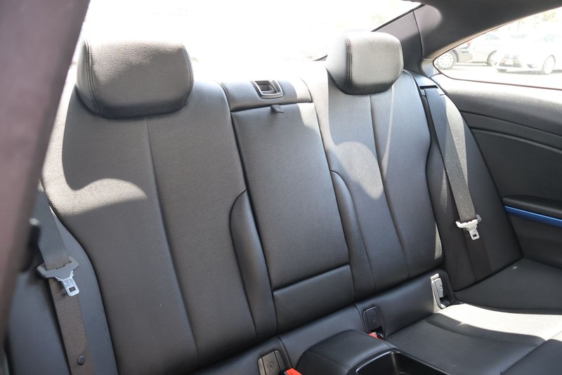 BMW 4 Series Vehicle Full-screen Gallery Image 20