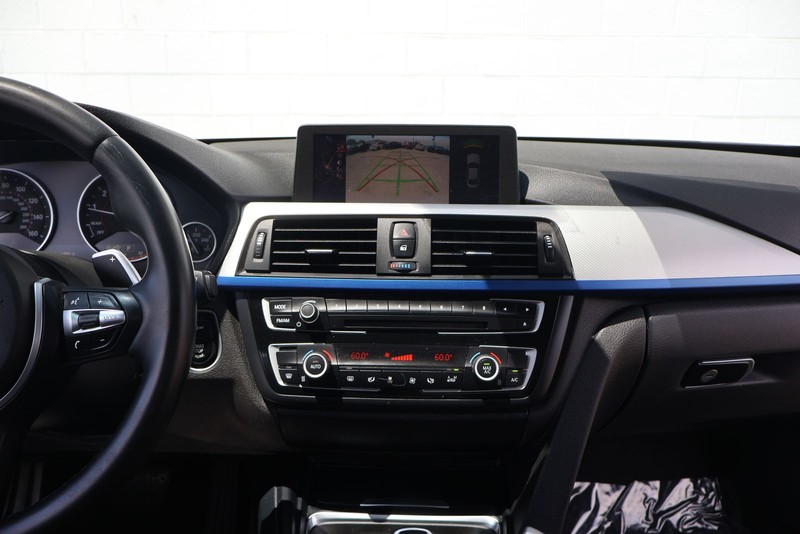 BMW 4 Series Vehicle Full-screen Gallery Image 21