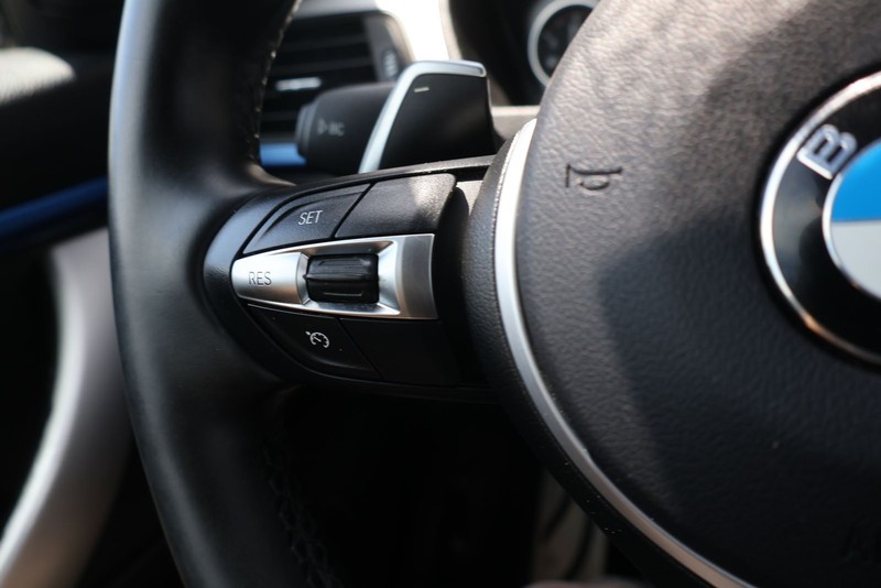 BMW 4 Series Vehicle Full-screen Gallery Image 24