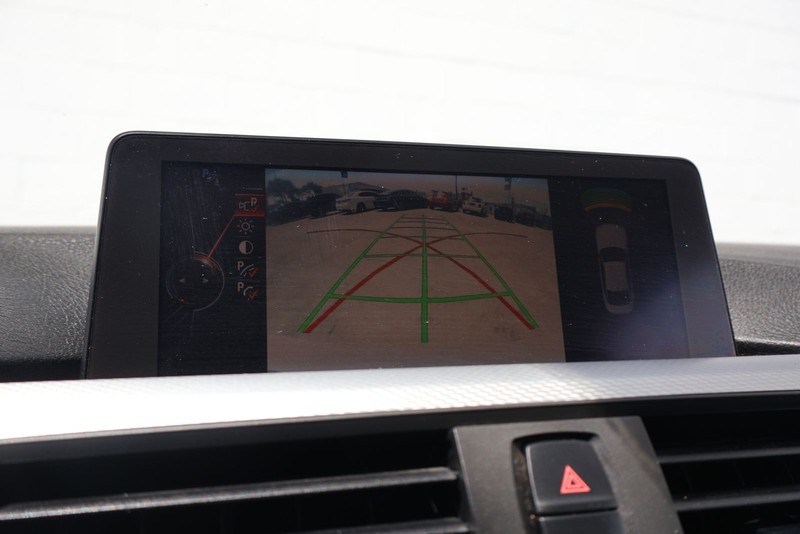 BMW 4 Series Vehicle Full-screen Gallery Image 27