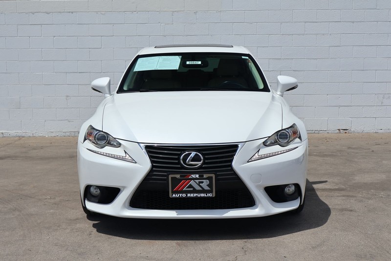 Lexus IS 250 Vehicle Full-screen Gallery Image 02