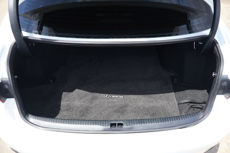 Lexus IS 250 Vehicle Full-screen Gallery Image 08
