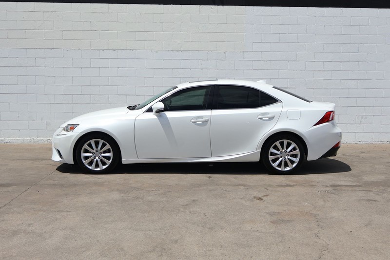 Lexus IS 250 Vehicle Full-screen Gallery Image 10