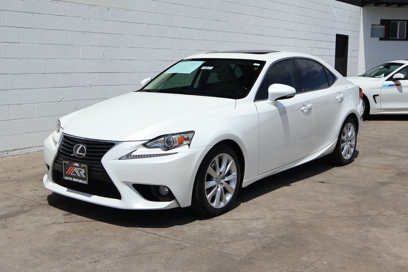 Lexus IS 250 Vehicle Full-screen Gallery Image 11